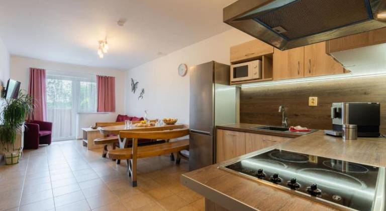 Holiday apartment with garden, pool & BBQ — photo 2