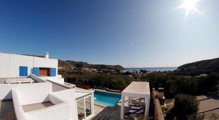 Villa with pool — photo 4