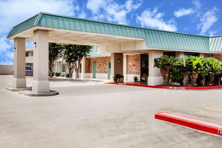 Days Inn by Wyndham Seguin TX in Seguin, TX