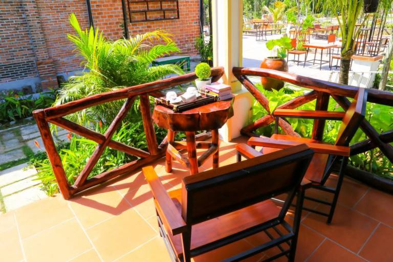 Bungalow with garden — photo 3