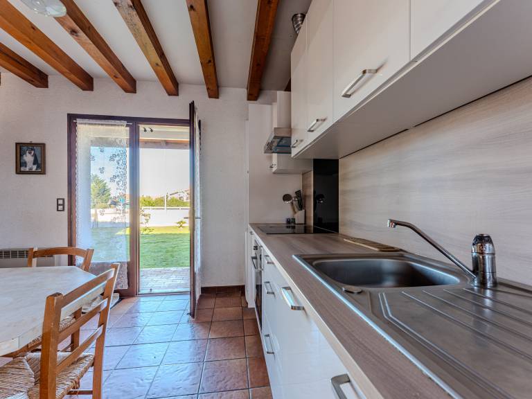 Vacation home with yard & barbeque — photo 2