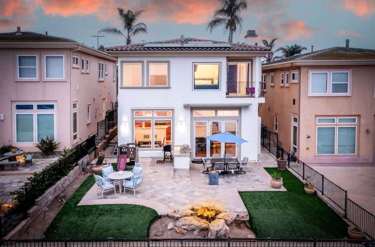 Child-friendly vacation home with barbeque & garden | Water view | Close to the beach | Pets allowed in Carlsbad, CA