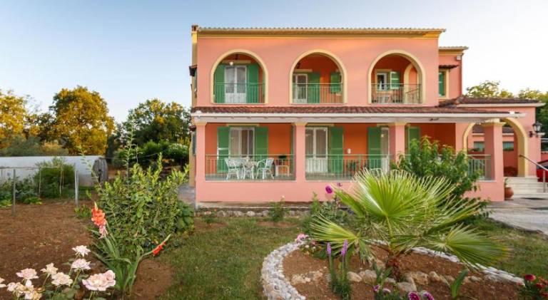 Villa with patio, BBQ & yard | Perfect for remote work in Corfu