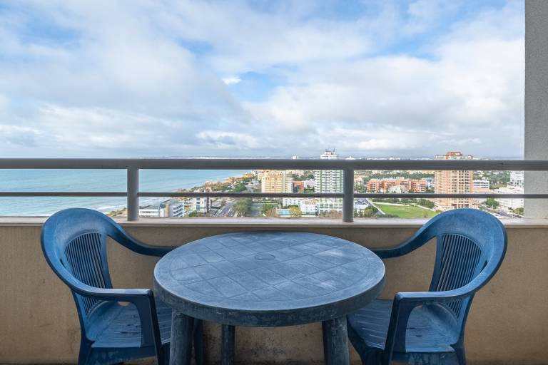 Apartment 'Jardins Da Rocha' with Sea View, Wi-Fi and Air Conditioning in Portimão