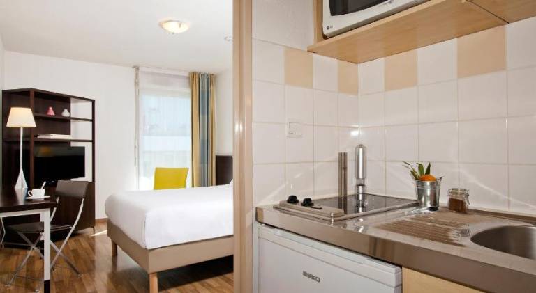 Serviced apartment with terrace — photo 5