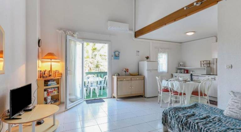 Apartment with pool | Beach nearby | Pets allowed — photo 2