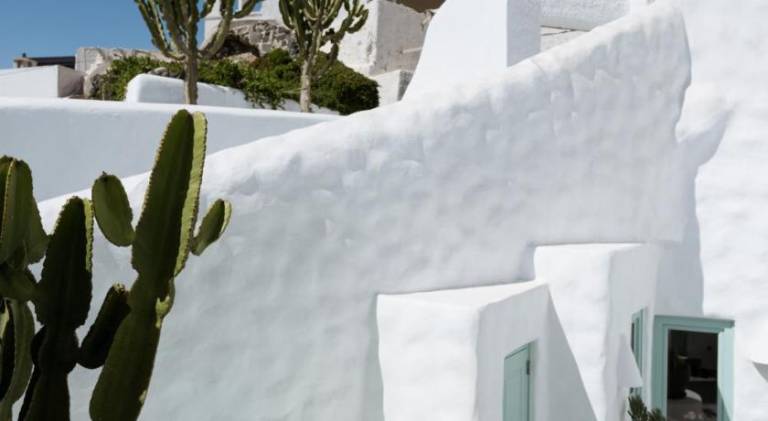 Apartment with patio & hot tub in Santorini