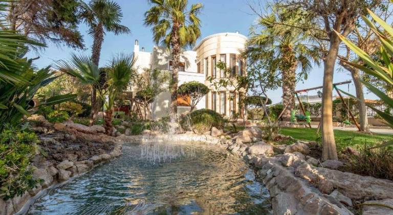 Fully equipped charming villa with garden, private pool & hot tub | Close to the beach | Pets are welcome — photo 2