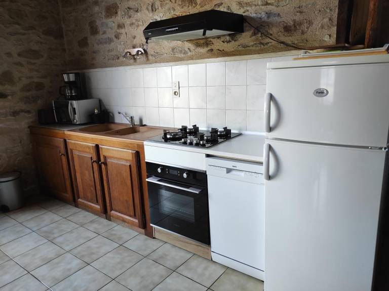 Gite with barbecue, terrace & garden — photo 3