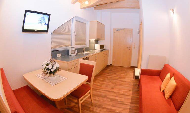 Rental apartment with 2 rooms for 5 persons — photo 2
