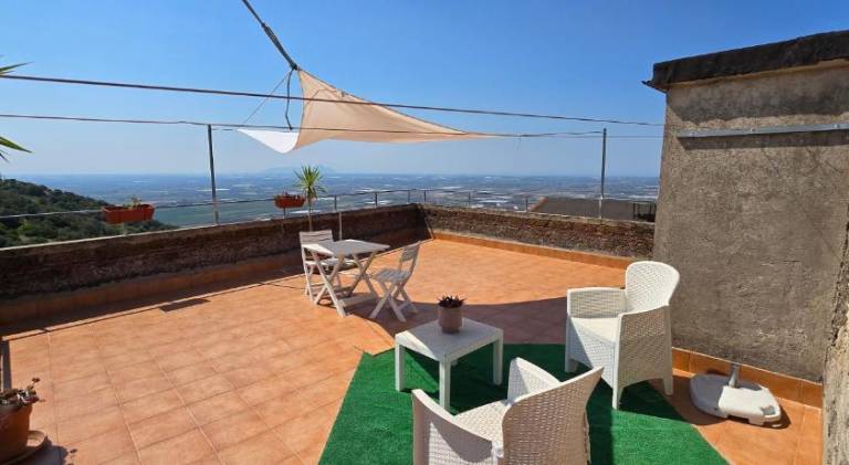 Apartment with patio — photo 2