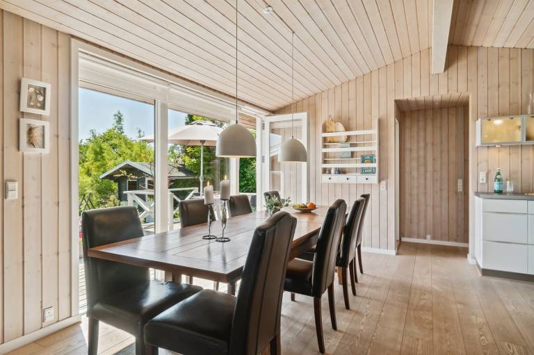 Child-friendly vacation home with hot tub, barbecue & terrace | Dogs allowed — photo 5