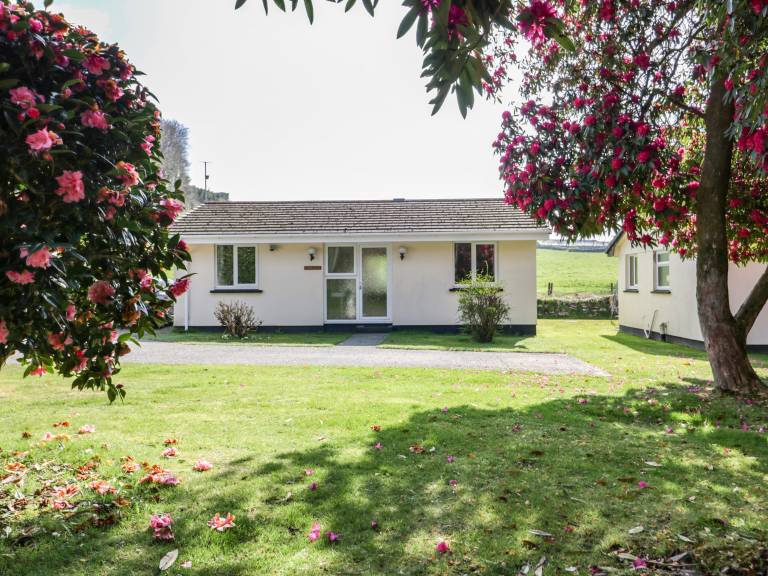 Children-friendly cottage with yard | Beach view | Pets allowed — photo 2