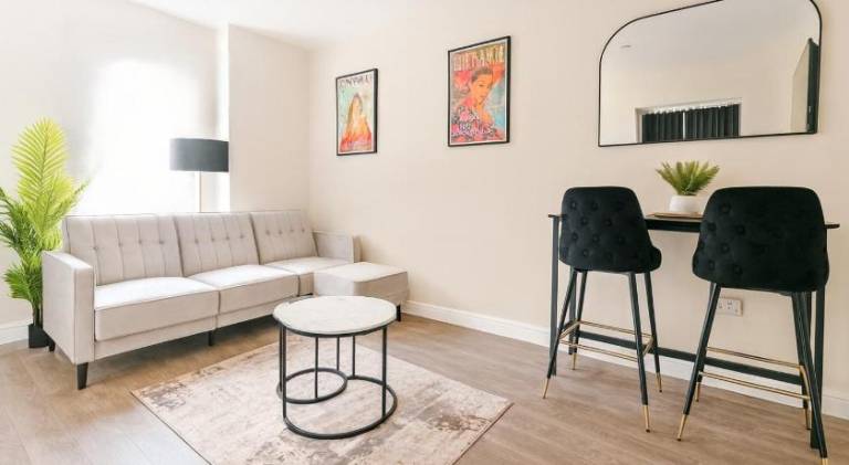 Spacious holiday apartment | Pet-friendly in Cardiff