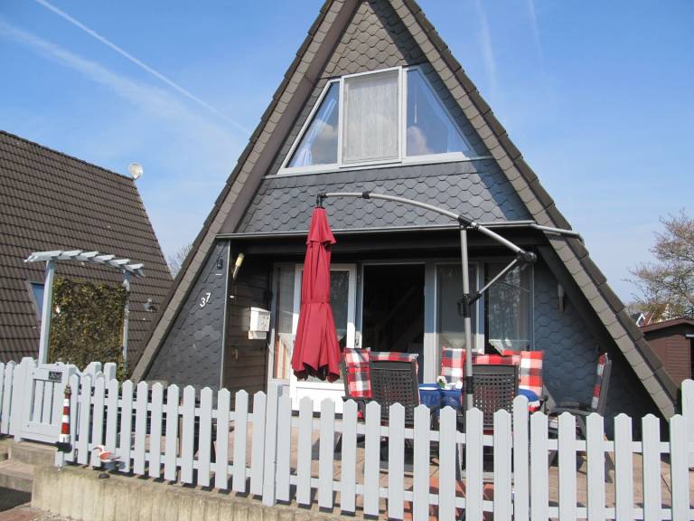 Gemütliches und komfortables Nurdach-Ferienhaus im Ferienpark Fedderwardersiel in Butjadingen