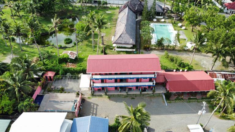 Lodge with pool | Close to the beach | Pets are welcome in Baler