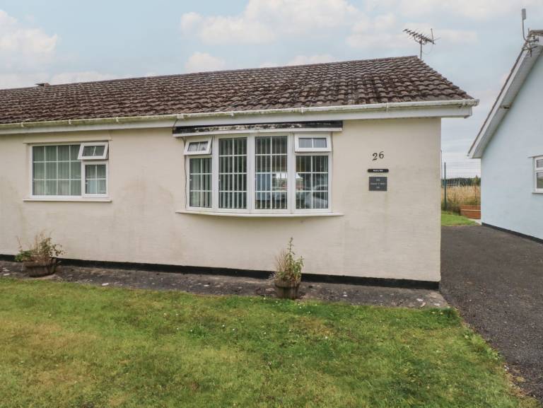 Family-oriented cottage with garden | Pets allowed in Swansea
