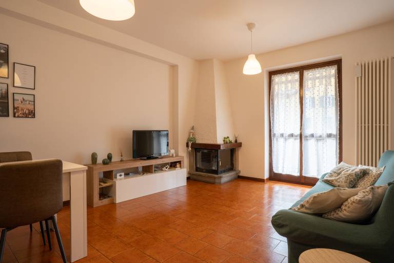 L Abete Introbio family Apartment