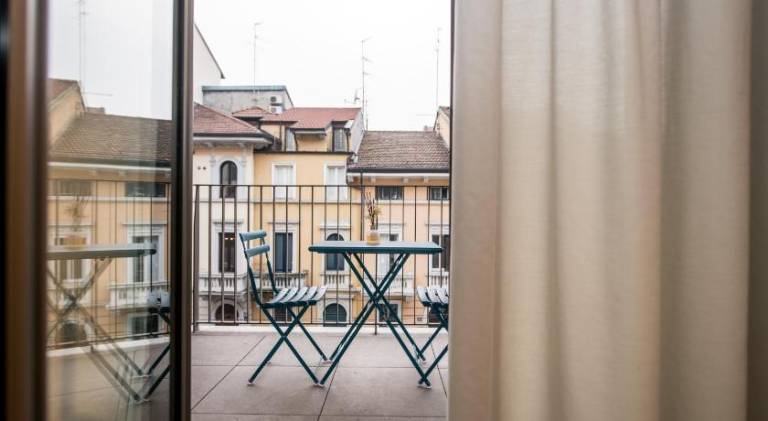 Apartment with terrace & pool in Segrate