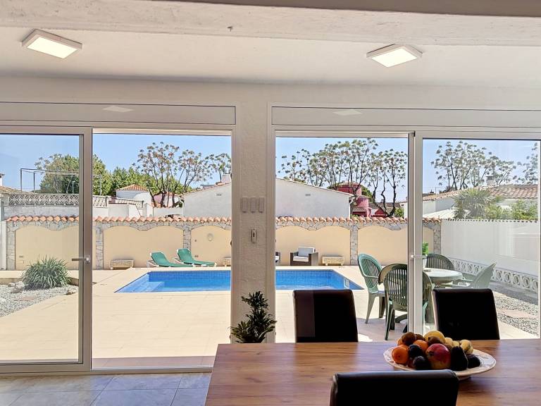 Vacation home with yard, private pool & terrace — photo 2