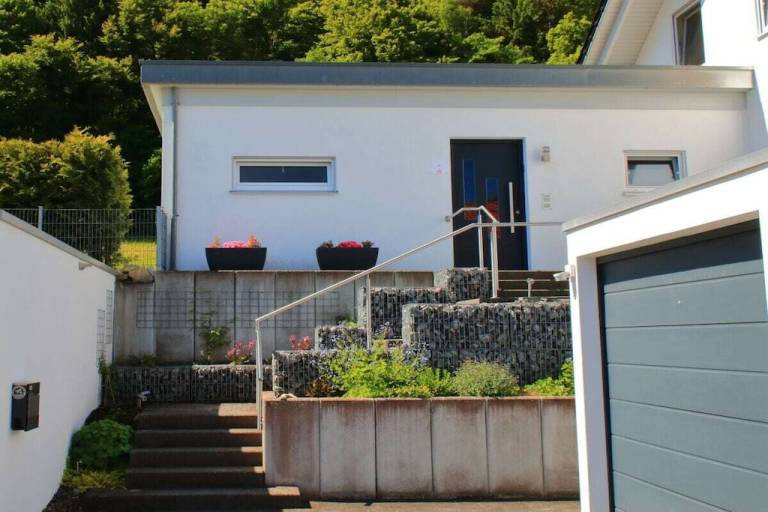 Vacation home with yard & patio — photo 3