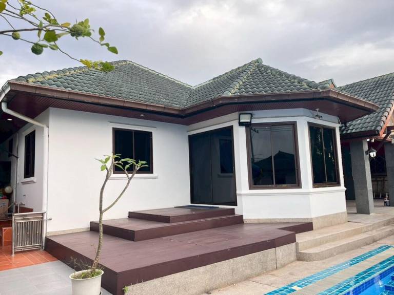 Villa with pool, yard & barbecue — photo 4