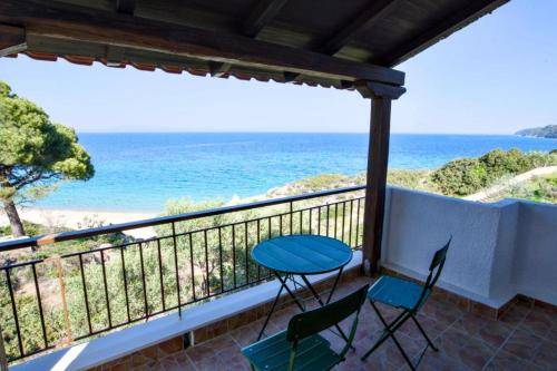 Fava's Villa on the Rocks in Sithonia
