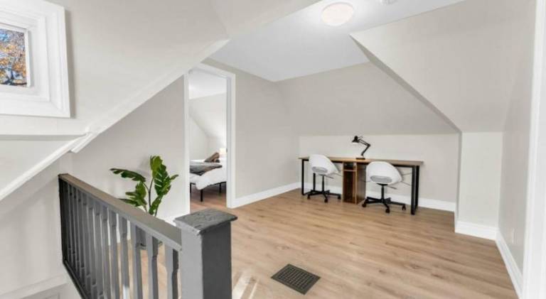 Pleasant vacation home | Suitable for remote work | Pets are welcome in Hamilton, ON