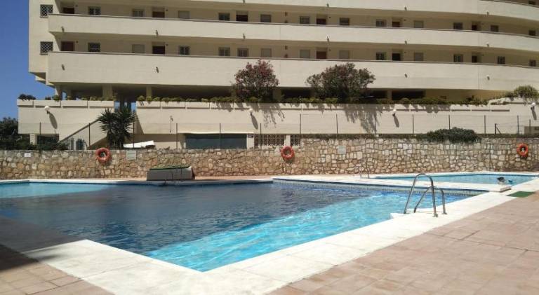 Apartment with private pool, yard & patio — photo 4