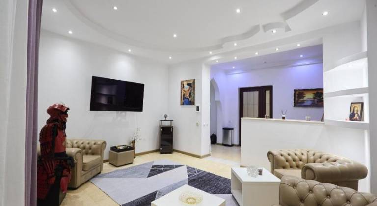 Apartment with hot tub | Next to Curtea Veche | Pets are welcome — photo 2