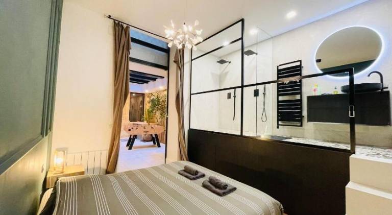 Fully equipped ample holiday apartment with jacuzzi | Next to Bordeaux Cathedral | Dogs allowed — photo 2