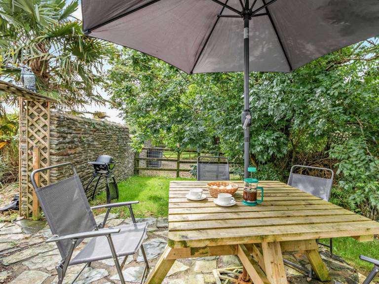 Nice cottage with yard | Pet-friendly — photo 4