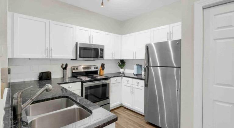 Rental apartment | Next to Bank of America Plaza — photo 5