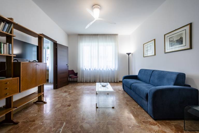 Bright apartment on the banks of the Adige river, with 7 beds and private courty — photo 2