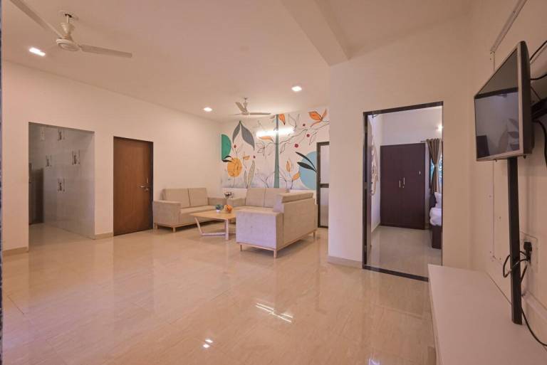 Villa with barbecue, yard & pool — photo 4