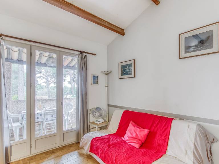 Holiday apartment with patio | Next to the beach | Pets are welcome — photo 5