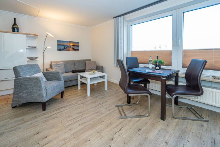 Zentrale Ferienwohnung mit Balkon und Parkplatz. - nur 200 Meter zum Strand. — photo 4