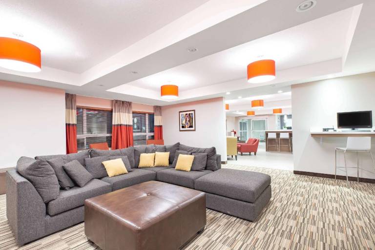 Microtel Inn & Suites by Wyndham Fort McMurray — photo 3