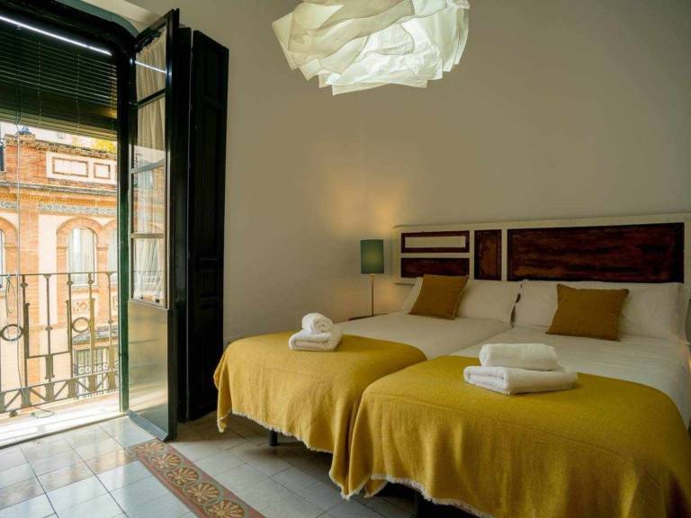 19th Century Restored House in Seville's Historic Center, 2 Bright Bedrooms in Seville