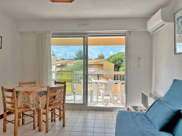 Sunny Studio with Pool & Parking, 4 Guests, Le Lavandou — photo 4