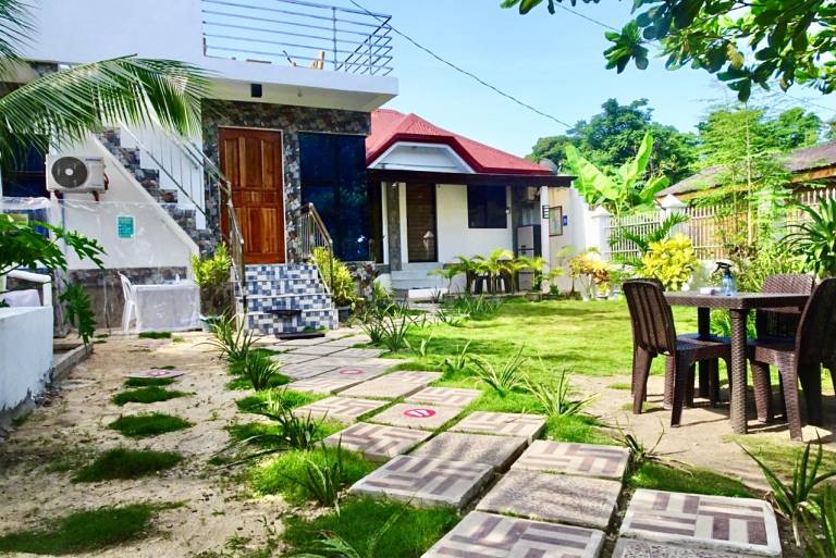 House with barbecue & yard | Perfect for remote work in Daanbantayan