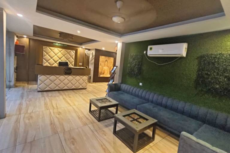 Hotel Green Leaf By T And M Hotels