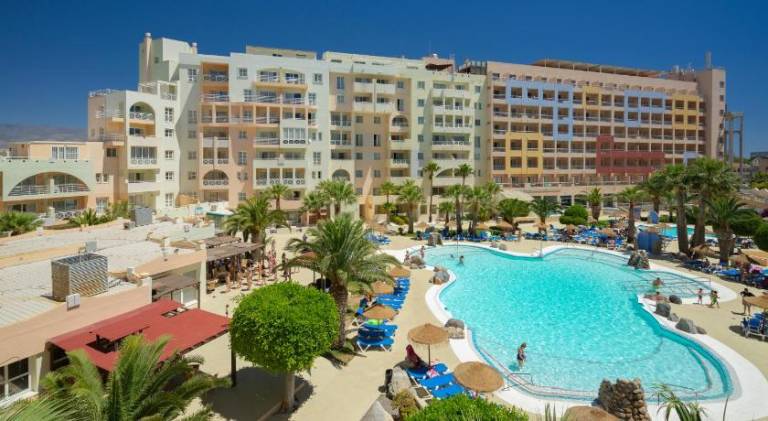 Apartment with garden & terrace in Roquetas de Mar