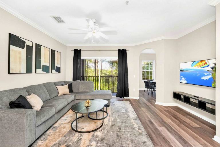Rental apartment with yard, hot tub & pool — photo 2