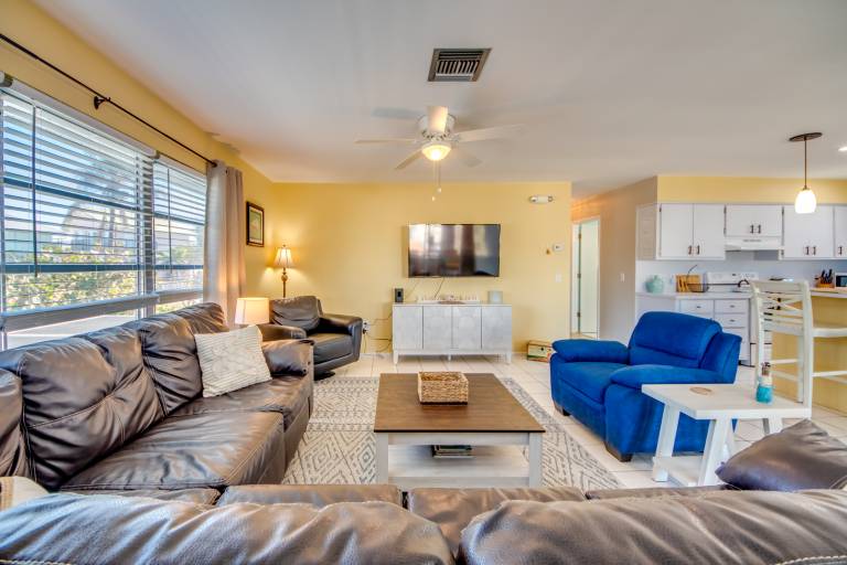 280 Ostego - Pet Friendly Pool Home by the Beach & Times Square! — photo 5