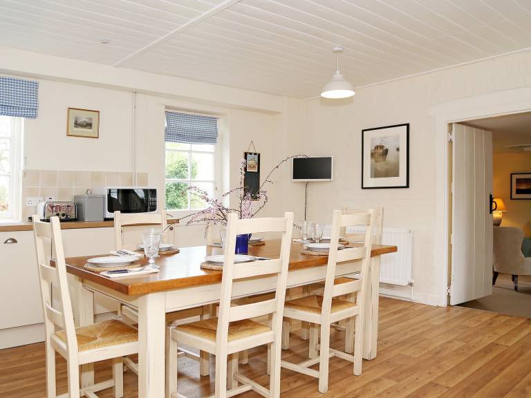 Child-friendly cottage with yard & BBQ | Pets are welcome — photo 4