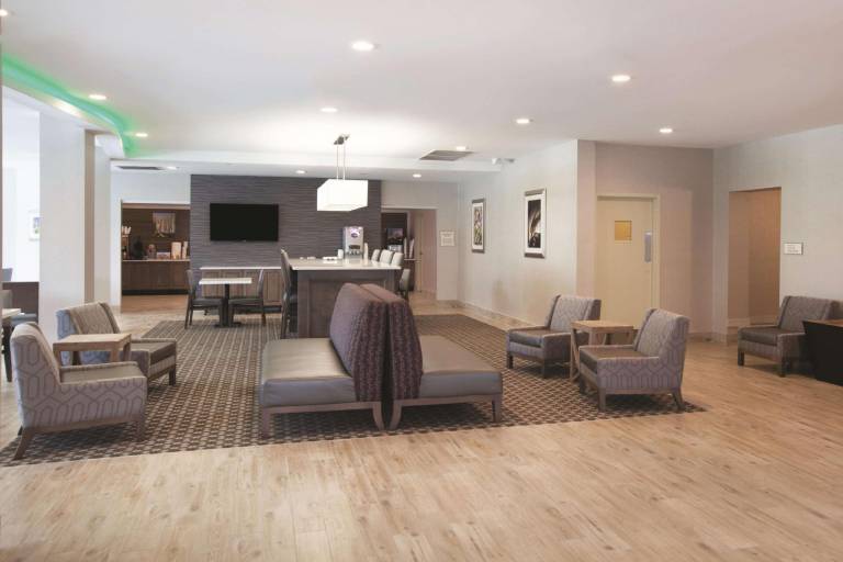 La Quinta Inn & Suites by Wyndham Williamsburg Historic Area — photo 3