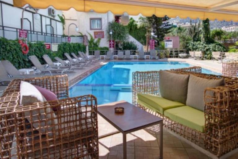 Holiday apartment with yard, patio & pool in Hersonissos