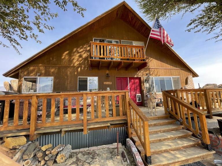 House Lone Pine