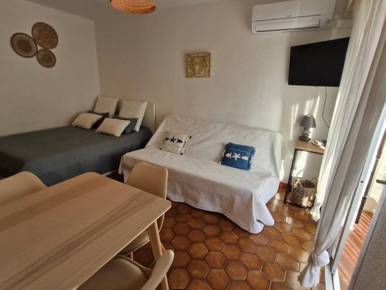 Air-conditioned studio with parking near beach and shops in Sainte-Maxime — photo 4